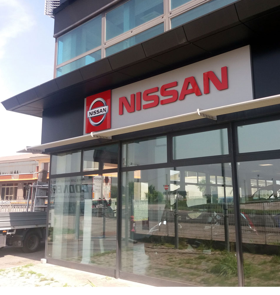 Insegna luminosa Concessionaria Nissan